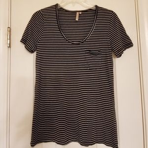 Banana Republic Short Sleeve Black and White Strip